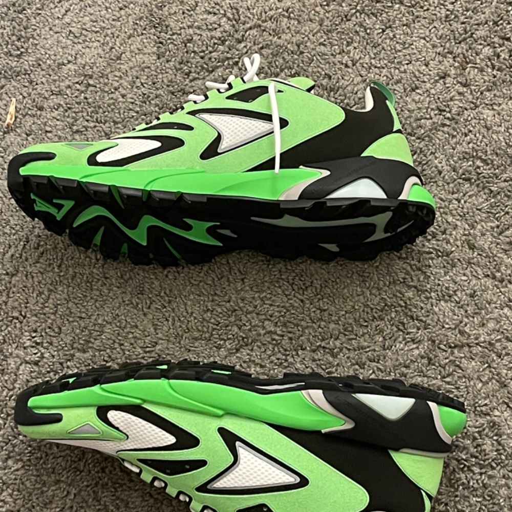 LV RUNNER TATIC SNEAKER - Picture 3 of 6